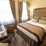 The George Hotel