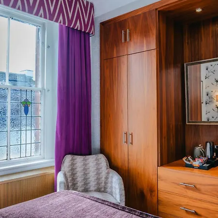 The George Hotel 3*